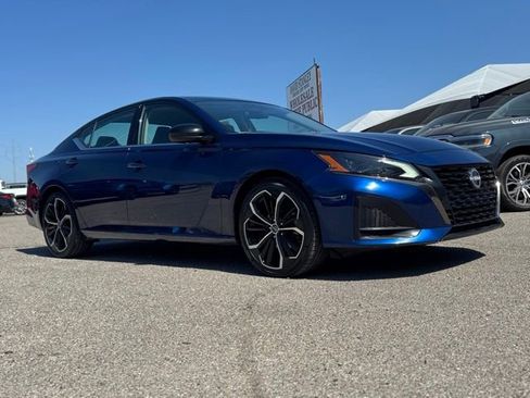 Used 2024 Nissan Altima 2.5 SR image 2