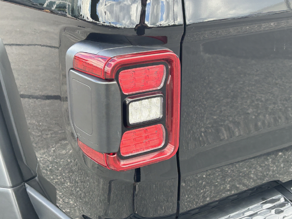 Used 2021 Jeep Gladiator Rubicon w/ Dual Top Group AWD/4WD image 14
