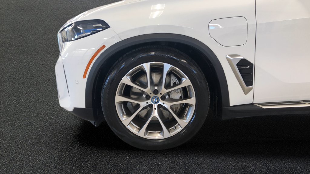 Used 2024 BMW X5 xDrive50e AWD/4WD image 25