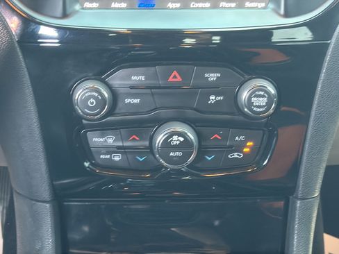 Used 2019 Chrysler 300 S RWD image 28