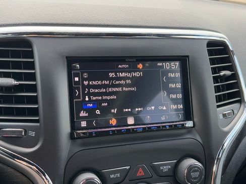 Used 2018 Jeep Grand Cherokee Altitude image 9