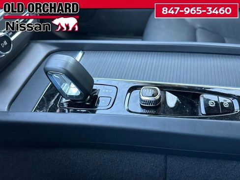Used 2025 Volvo XC60 B5 Core AWD/4WD image 16