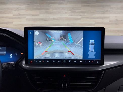 Used 2025 Ford Escape Active w/ Active Premium Tech Pack image 8