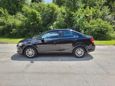 Used 2017 Chevrolet Sonic LT image 2