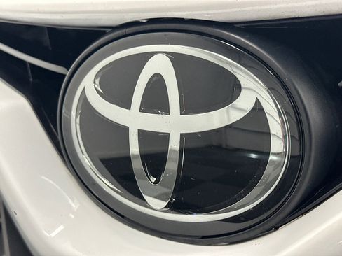 Used 2023 Toyota Camry SE image 11