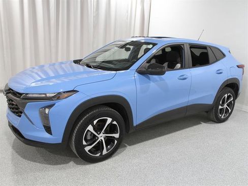 Used 2024 Chevrolet Trax RS w/ Sunroof Package image 3