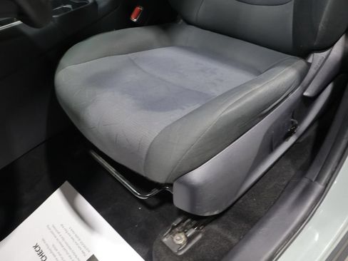 Used 2019 Toyota RAV4 XLE AWD/4WD image 12