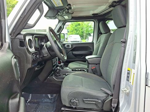 Used 2024 Jeep Wrangler Unlimited AWD/4WD image 13