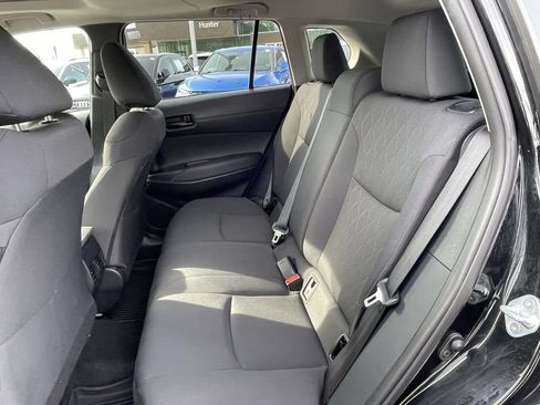 Used 2023 Toyota Corolla Cross LE w/ Moonroof Package FWD image 3