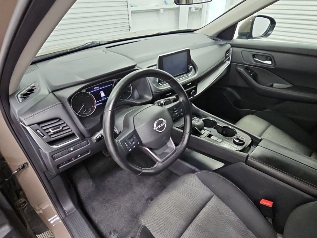 Used 2025 Nissan Rogue SV AWD/4WD image 12
