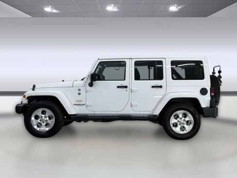 Used 2014 Jeep Wrangler Unlimited Sahara w/ Connectivity Group AWD/4WD image 2