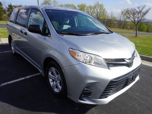 Used 2020 Toyota Sienna L image 3