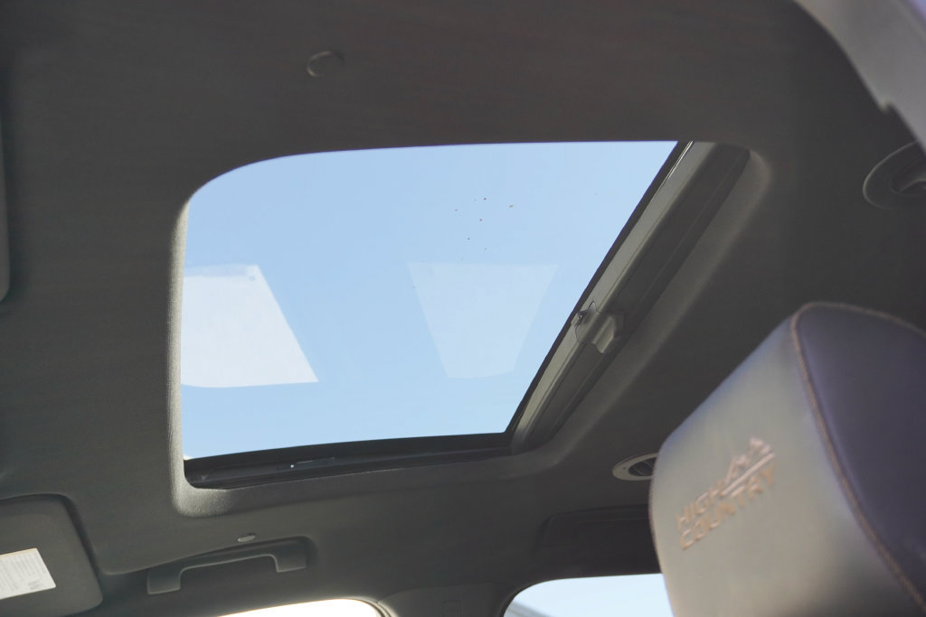 Used 2023 Chevrolet Traverse High Country w/ LPO, Floor Liner Package AWD/4WD image 22