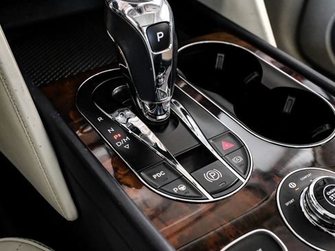 Used 2019 Bentley Bentayga AWD/4WD image 24