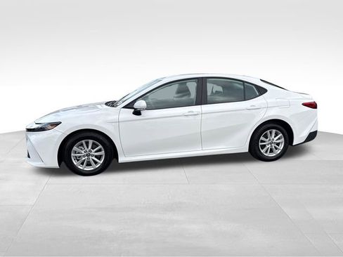 Used 2025 Toyota Camry LE FWD image 2