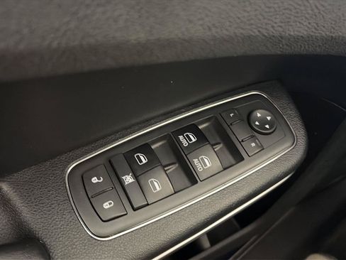 Used 2017 Chrysler 300 Limited AWD/4WD image 10