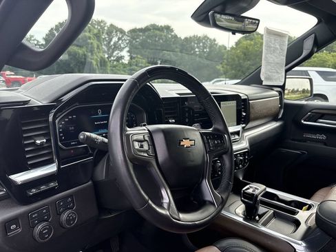 Certified 2024 Chevrolet Silverado 1500 High Country w/ Technology Package AWD/4WD image 10
