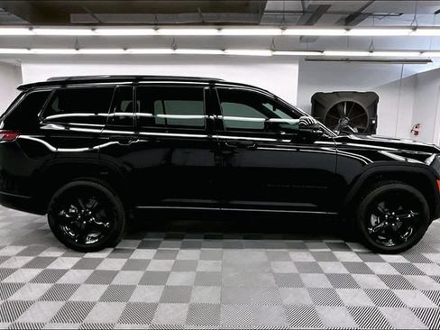 Used 2025 Jeep Grand Cherokee L Limited w/ Black Appearance Package AWD/4WD image 15
