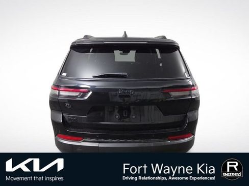 Used 2024 Jeep Grand Cherokee L Altitude AWD/4WD image 9