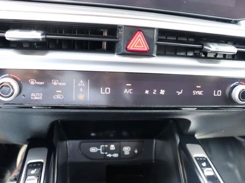 Used 2024 Kia Sorento S FWD image 38