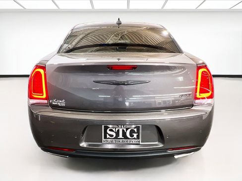 Used 2021 Chrysler 300 Touring L RWD image 5