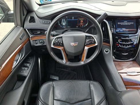 Used 2018 Cadillac Escalade Premium Luxury AWD/4WD image 13