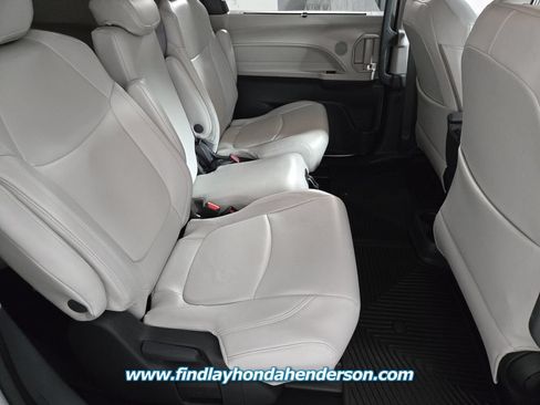 Used 2023 Toyota Sienna LE FWD image 20