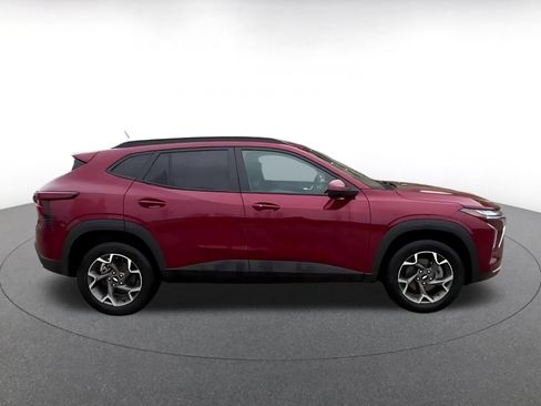 Used 2025 Chevrolet Trax LT w/ LT Convenience Package FWD image 15