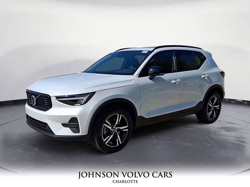 New 2026 Volvo XC40 B5 Core w/ Climate Package image 8