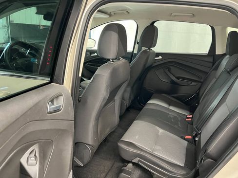 Used 2017 Ford Escape SE w/ SE Cold Weather Package FWD image 9