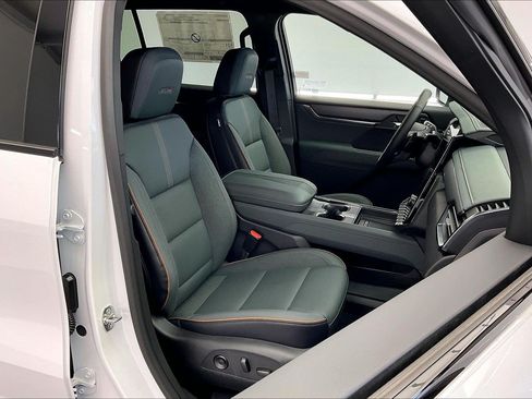 New 2026 GMC Acadia AT4 w/ Luxury Package AWD/4WD image 9