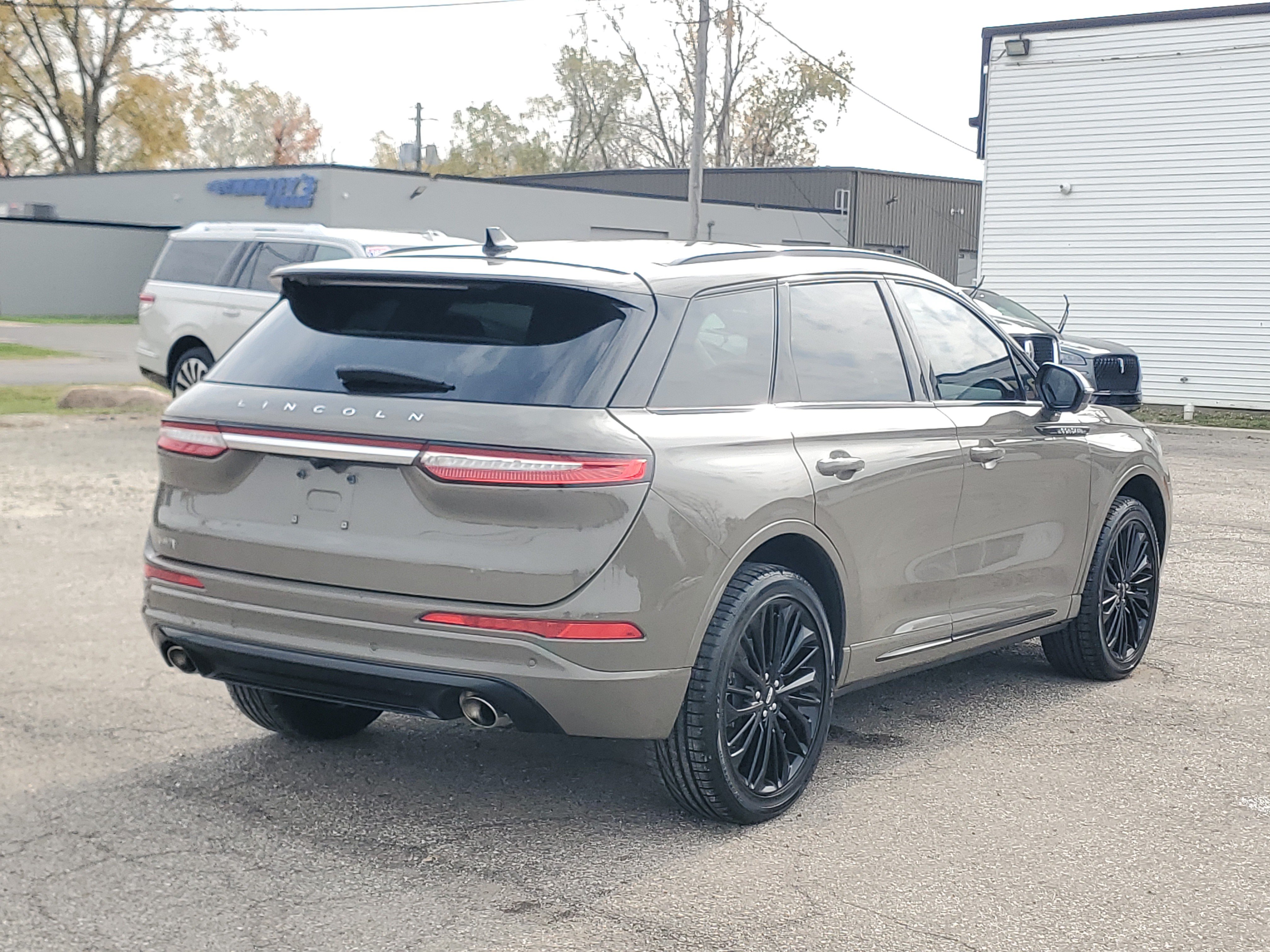 Used 2025 Lincoln Corsair Reserve w/ Jet Appearance Package AWD/4WD image 6