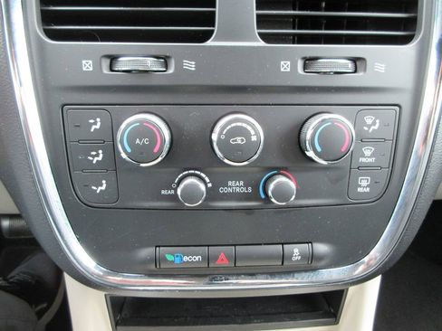Used 2020 Dodge Grand Caravan SXT FWD image 28