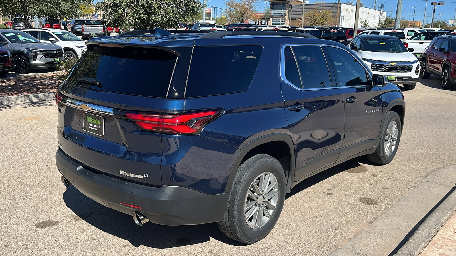 Used 2023 Chevrolet Traverse LT FWD image 8