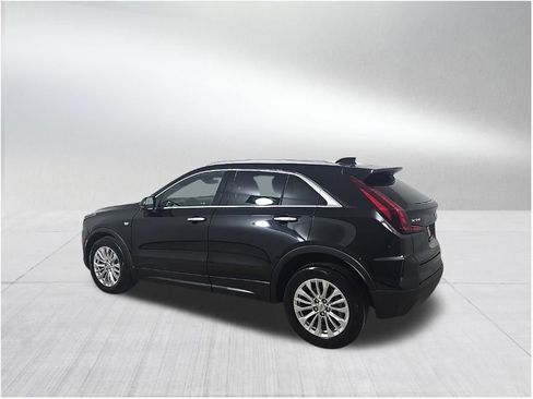 Certified 2024 Cadillac XT4 Luxury w/ Cold Weather Package image 4