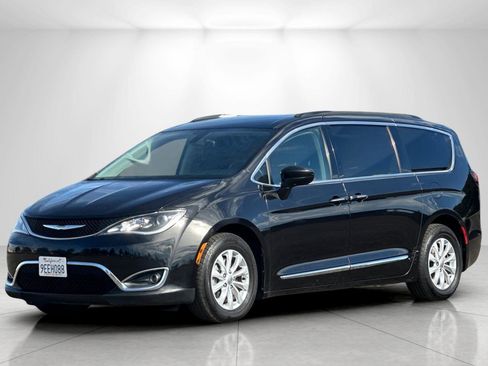 Used 2017 Chrysler Pacifica Touring-L image 7