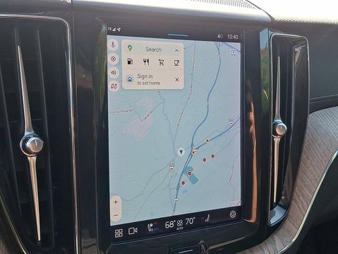 Certified 2022 Volvo XC60 B5 Inscription w/ Climate Package image 17