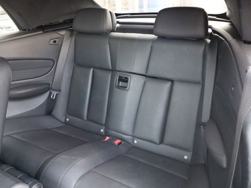 Used 2010 BMW 135i Convertible image 9