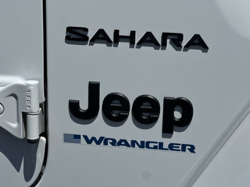 Used 2023 Jeep Wrangler Unlimited Sahara AWD/4WD image 25