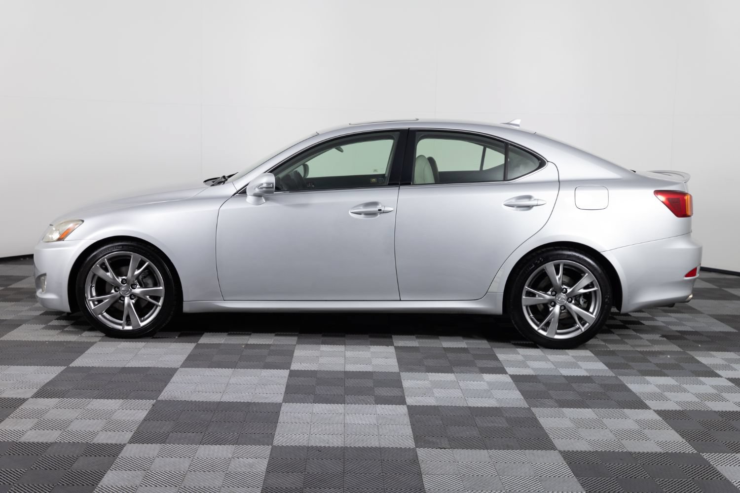 Used 2010 Lexus IS 250 w/ Premium Pkg Value Edition RWD image 3