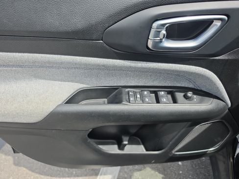 Used 2022 Jeep Compass Latitude FWD image 16
