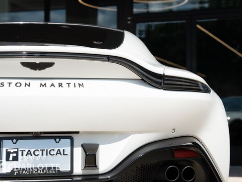 Used 2022 Aston Martin V8 Vantage Coupe RWD image 14