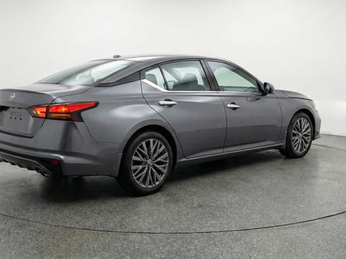 Used 2025 Nissan Altima 2.5 SV image 9