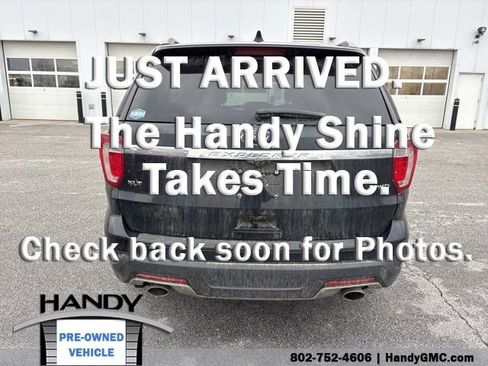 Used 2018 Ford Explorer XLT image 3