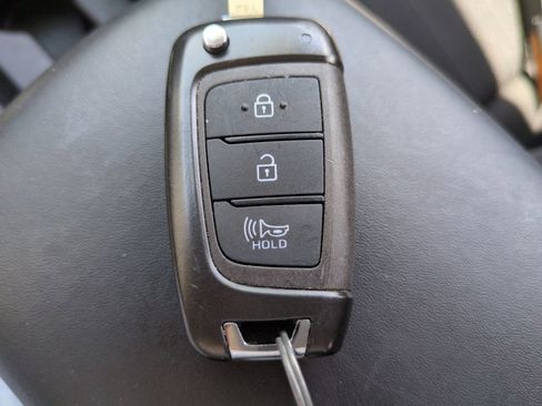 Certified 2024 Hyundai Venue SE FWD image 25
