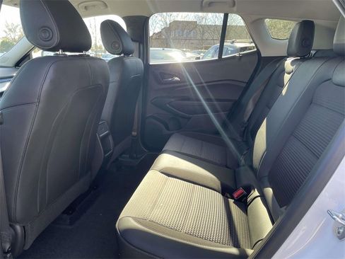 Used 2025 Chevrolet Trax LT w/ LT Convenience Package image 13