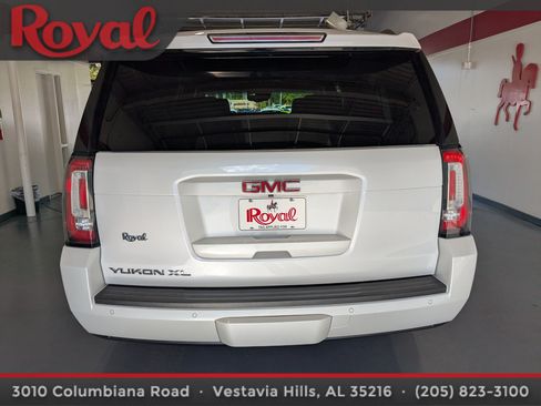 Used 2018 GMC Yukon XL SLT w/ Premium Edition RWD image 3