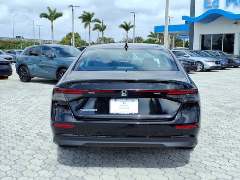 Used 2025 Honda Accord SE image 11