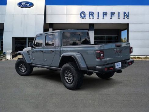 Used 2025 Jeep Gladiator Rubicon w/ Convenience Group AWD/4WD image 9