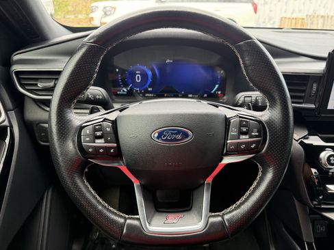 Used 2022 Ford Explorer ST w/ ST Street Pack image 27